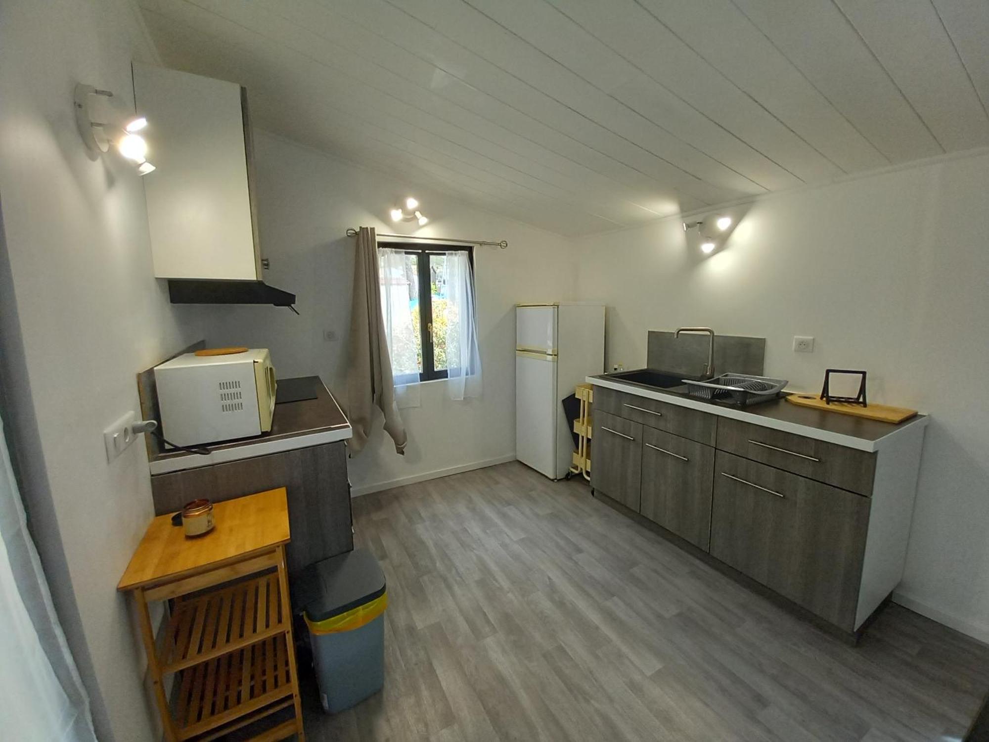 Mobilhome A Deux Pas Du Circuit Du Castellet Avec Terrasse Vue Mer Le Castellet  Εξωτερικό φωτογραφία