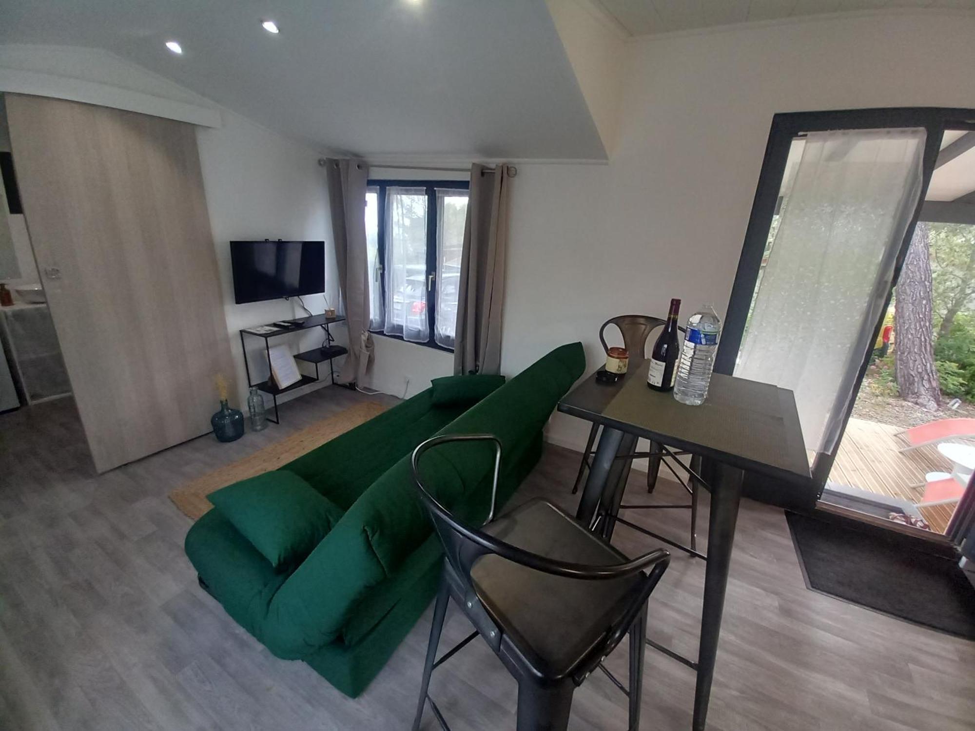Mobilhome A Deux Pas Du Circuit Du Castellet Avec Terrasse Vue Mer Le Castellet  Εξωτερικό φωτογραφία